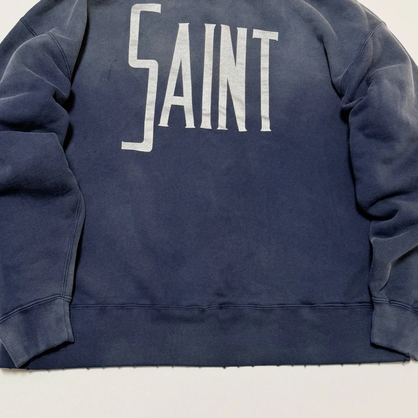 SAINT M×××××× Disney FANTASIA DNF_CREW N SWEAT/FANTSIA Mickey distressed sweatshirt, washed blue S-XL Assute dyed ready-made clothing, oxidation and fading, multiple washes to make the old wormhole damage treatment, simulated sun fading treatment, natural fading, customized Disney cooperation wash mark, correct main mark